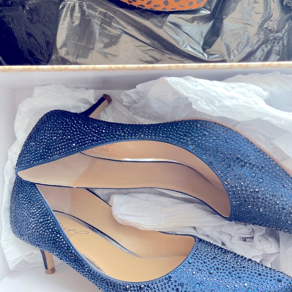 Dark blue jewel  7 -1/2 Badgley  Mischka   Worn once